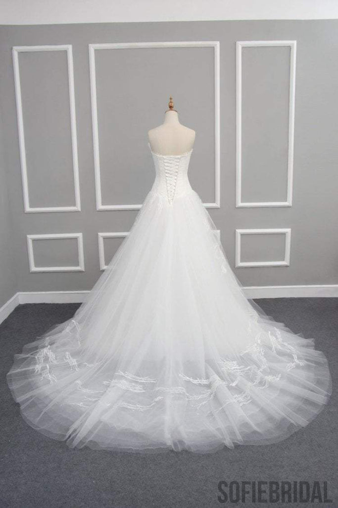 25 Simple Wedding Dresses From Fall 2018 Bridal Week